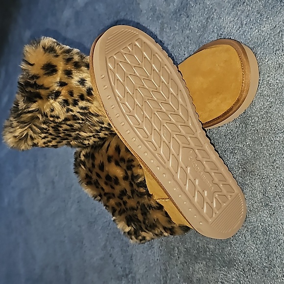 Fuzzy Boots - Picture 2 of 3